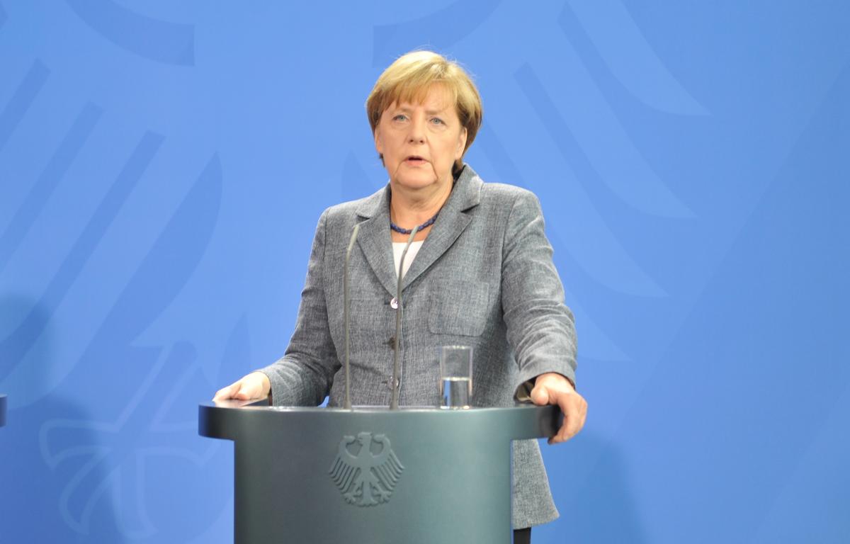 Merkel: Ekonomik nedenlerle gelen gelmesin