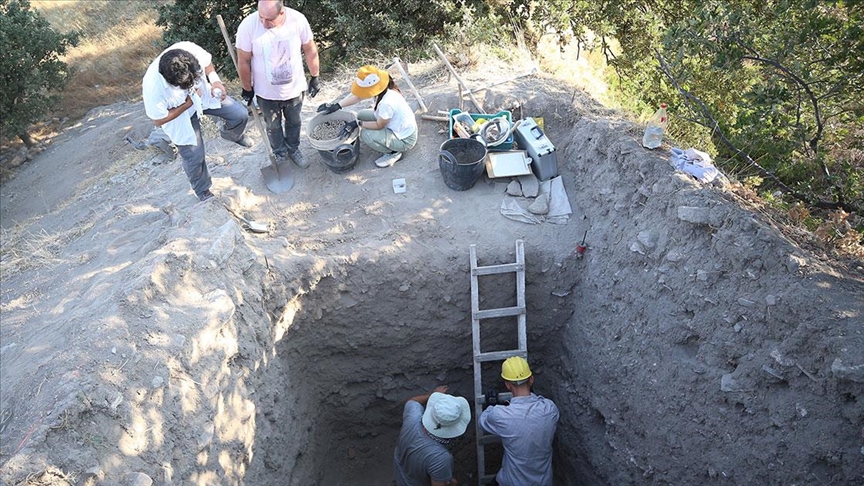 Troya'da arkeologlar Schliemann'ın 150 yıl önce kazıda tahrip ettiği höyüğe yaklaştı