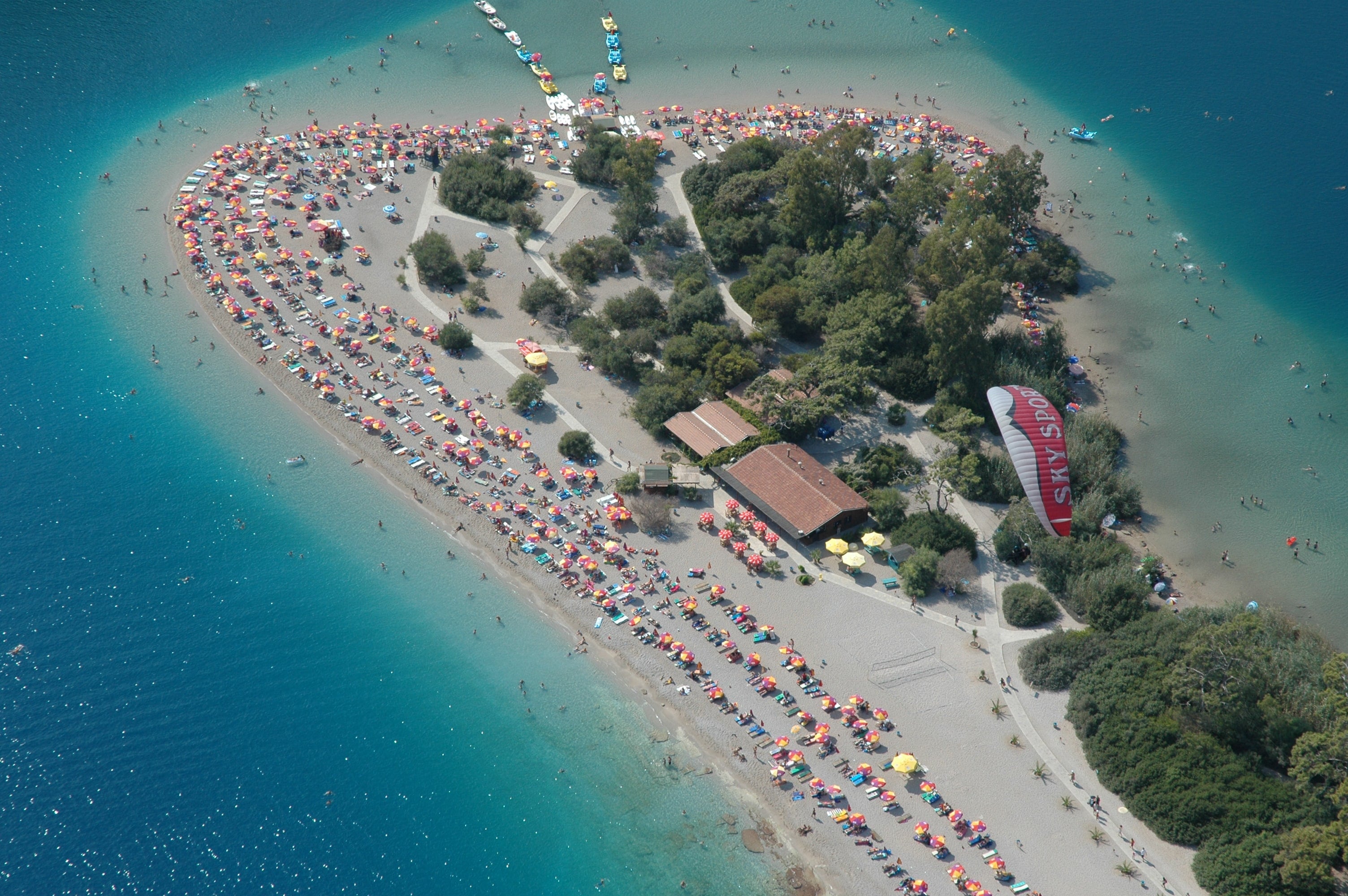Muğla sahilleri tatilcilerin ilgisiyle doldu