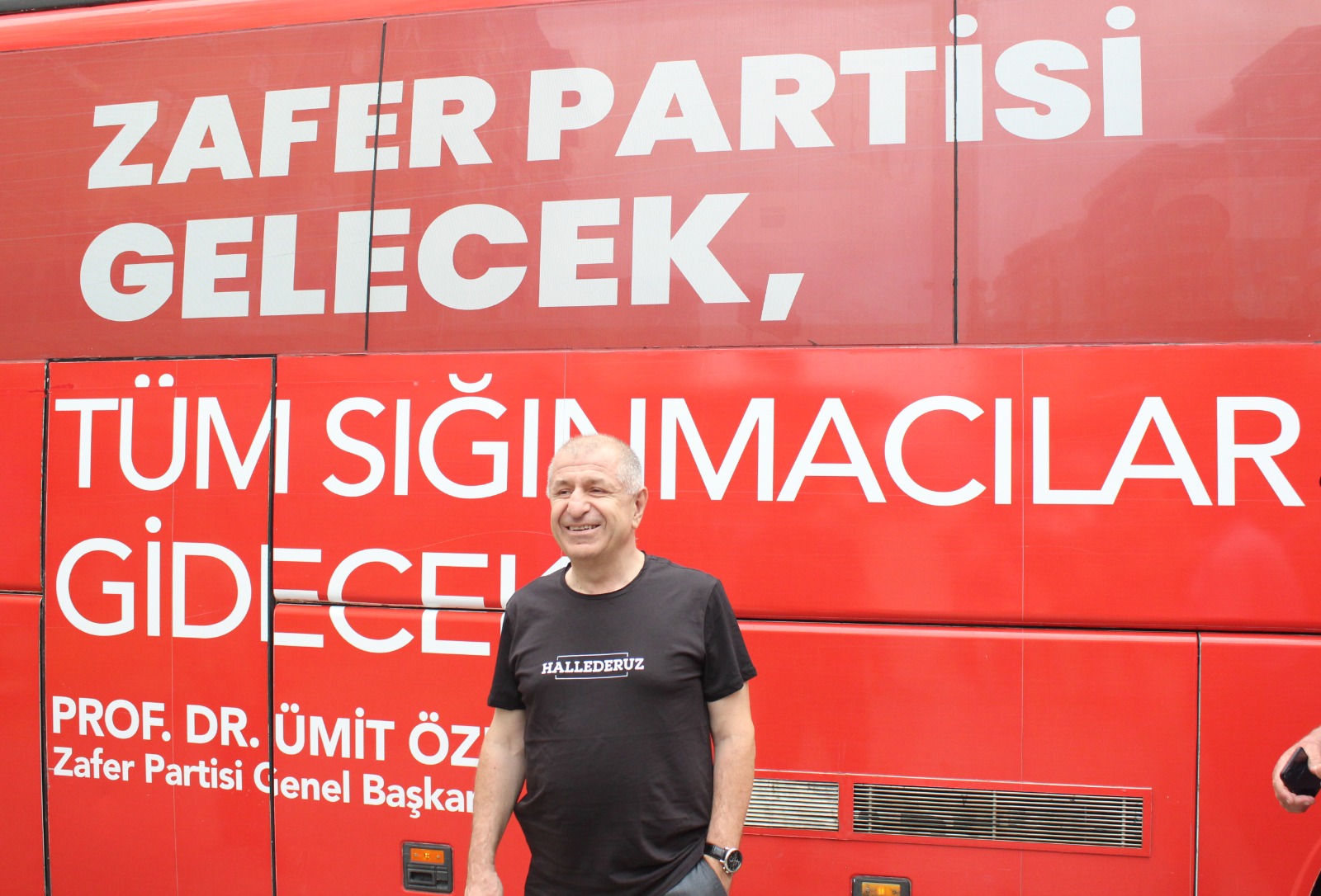Özdağ: "Türkiye’de 13 milyona yakın sığınmacı ve kaçak var”