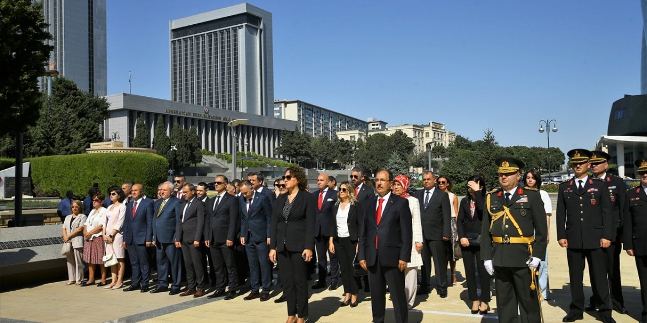 Bakü'de Büyük Zafer'in 100. yılı kutlandı