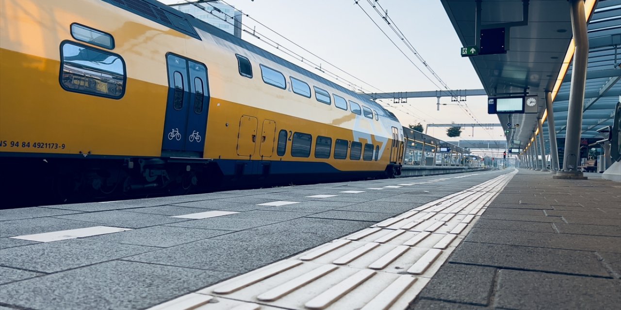 Hollanda'da demir yolu çalışanlarının grevİ hayatı olumsuz etkilemeye devam ediyor