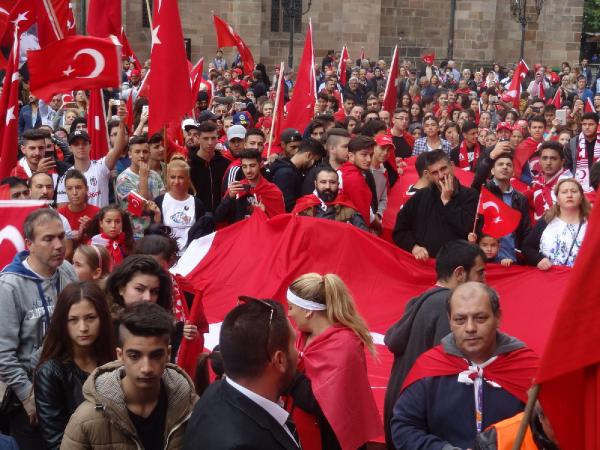 Nürnberg'te terör protesto edildi