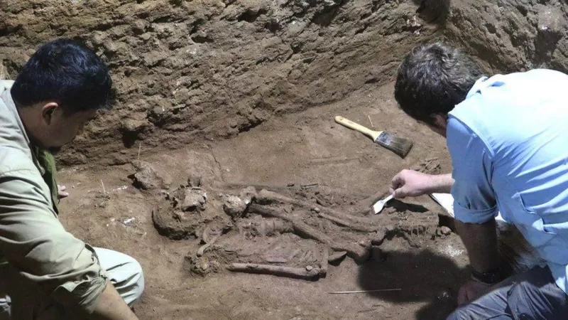 Endonezya'daki bir mağarada 31 bin yıl önce yapılmış en eski ampütasyona dair kanıtlar bulundu