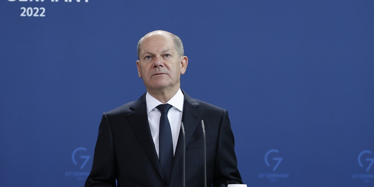 Scholz: Büyük Britanya kraliçesini, dünya ise yüzyılın figürünü kaybetti