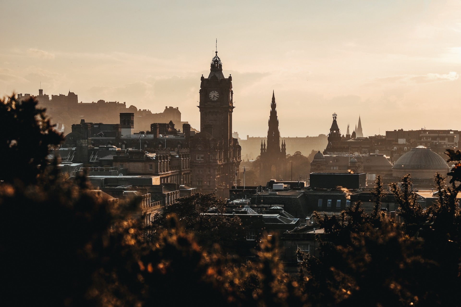 Kraliçe Elizabeth'in cenazesi İskoçya'nın başkenti Edinburgh'a götürüldü