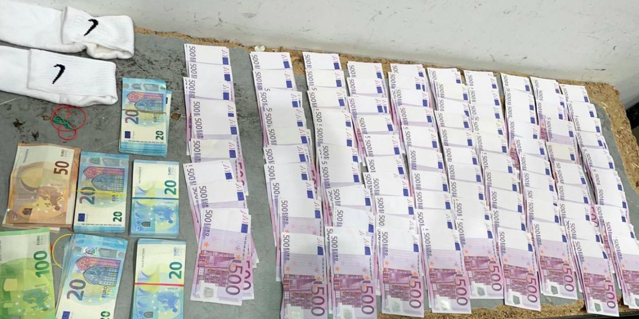 Almanya'dan yola çıkan araba gümrükte yakalandı! Paraları bakın nereye saklamışlar...