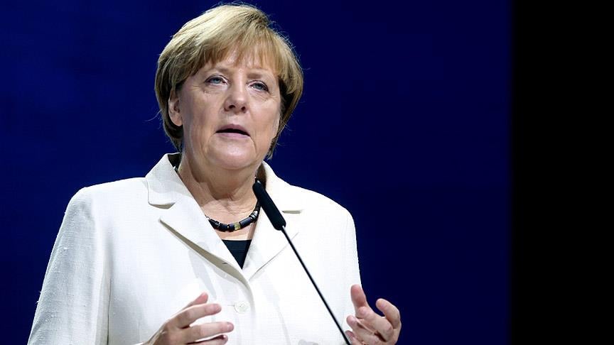 Merkel: Gazeteler bir partinin borazanı olmamalı