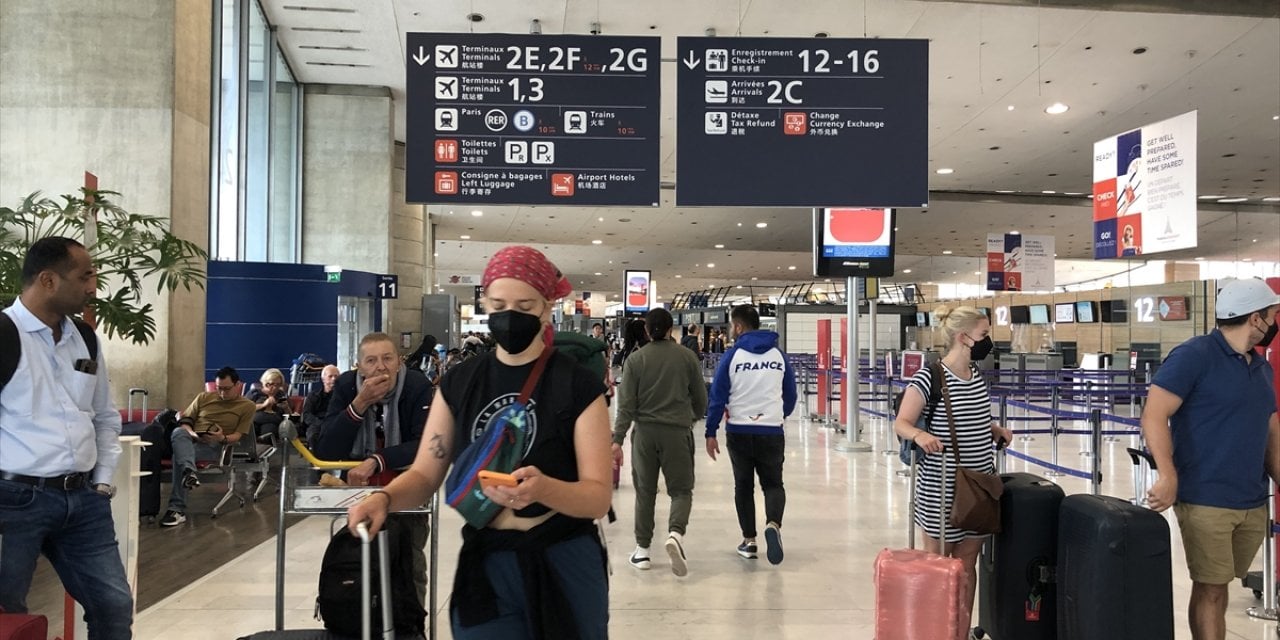 Fransa'da işçiler greve gitti, yüzlerce uçuş iptal oldu!