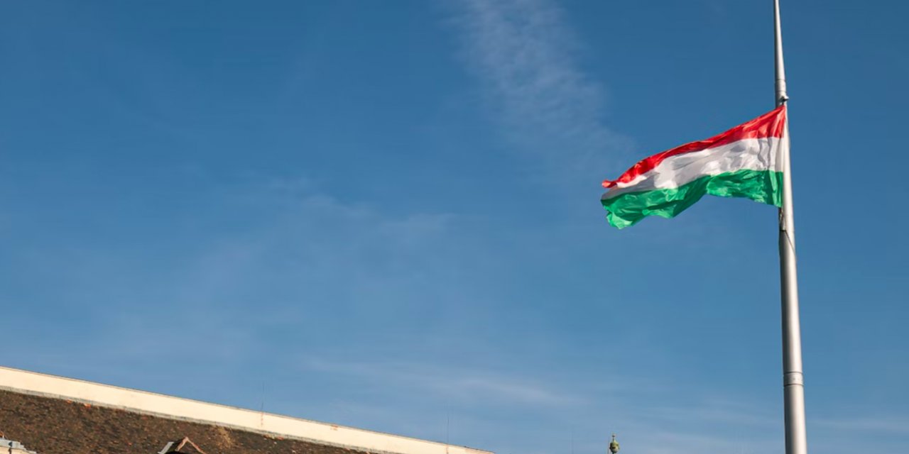 AB Macaristan'a sağlanan fonların 7,5 milyar avroluk kısmının kesilmesini önerdi