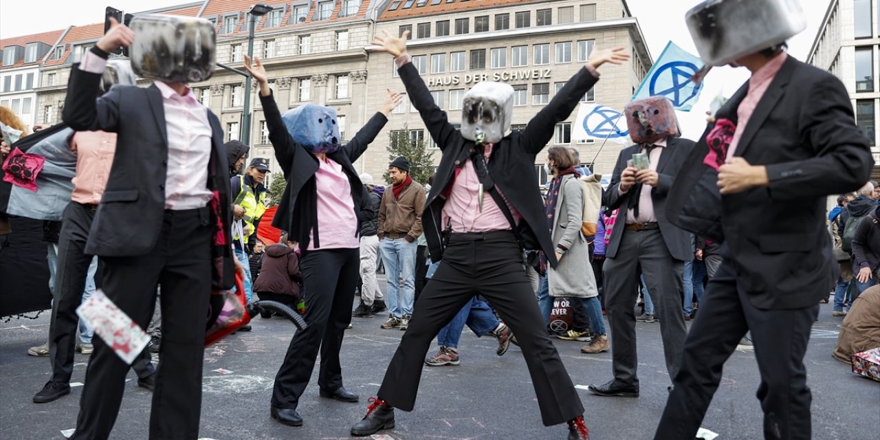 Berlin'de çevrecilerden protesto