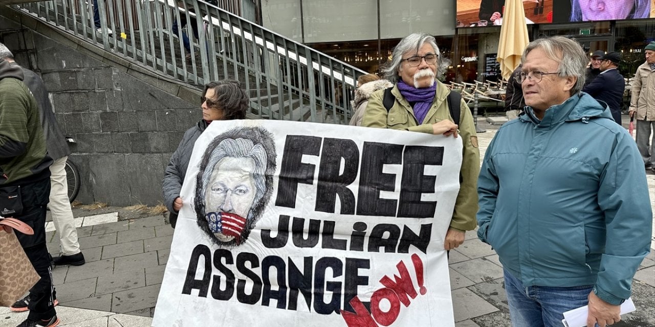 İsveç'te WikiLeaks'in kurucusu Assange'ın ABD'ye iade edilmemesi için protesto düzenlendi