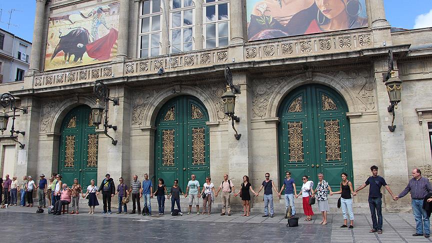 Fransa'da sığınmacı karşıtı belediye başkanı halkı ikna edemedi