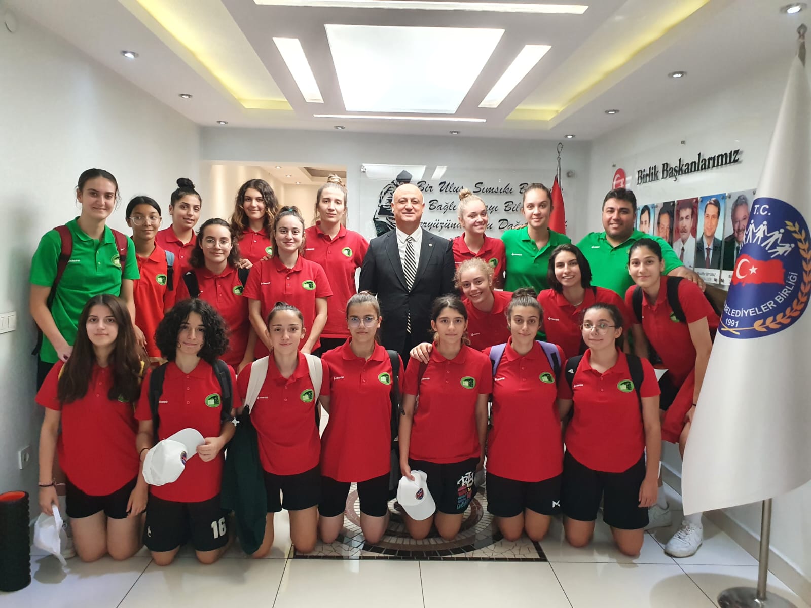 Darüşşafaka geleneği sürüyor: İstanbul Panterleri'nden Salim Çoruk'a teşekkür ziyareti!