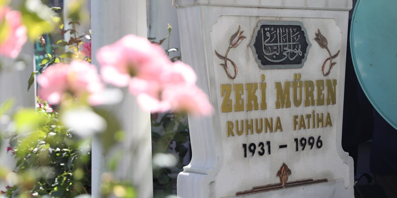 Zeki Müren vefatının 26'ncı yılında mezarı başında anıldı