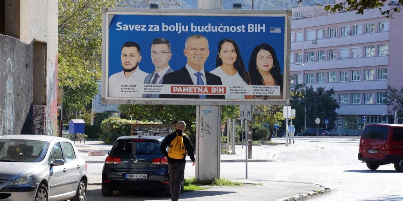 Bosna Hersek'teki seçim yaklaşırken, sokakları aday ve parti afişleri kapladı