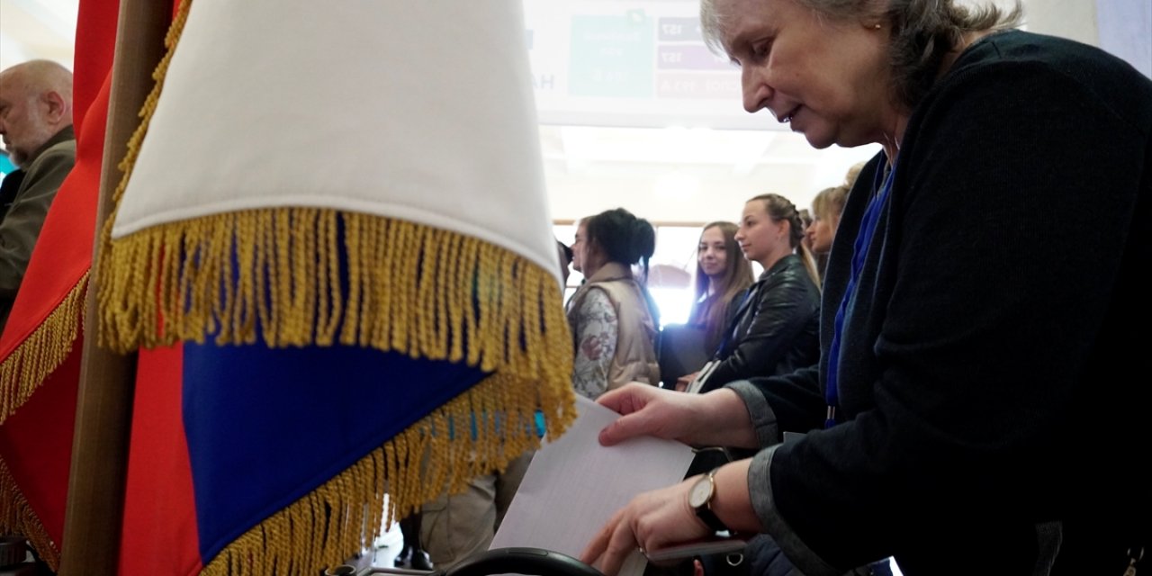Ukrayna’daki ayrılıkçı yönetimlerin düzenlediği referandumlarda "Rusya’ya katılma" kararı çıktı