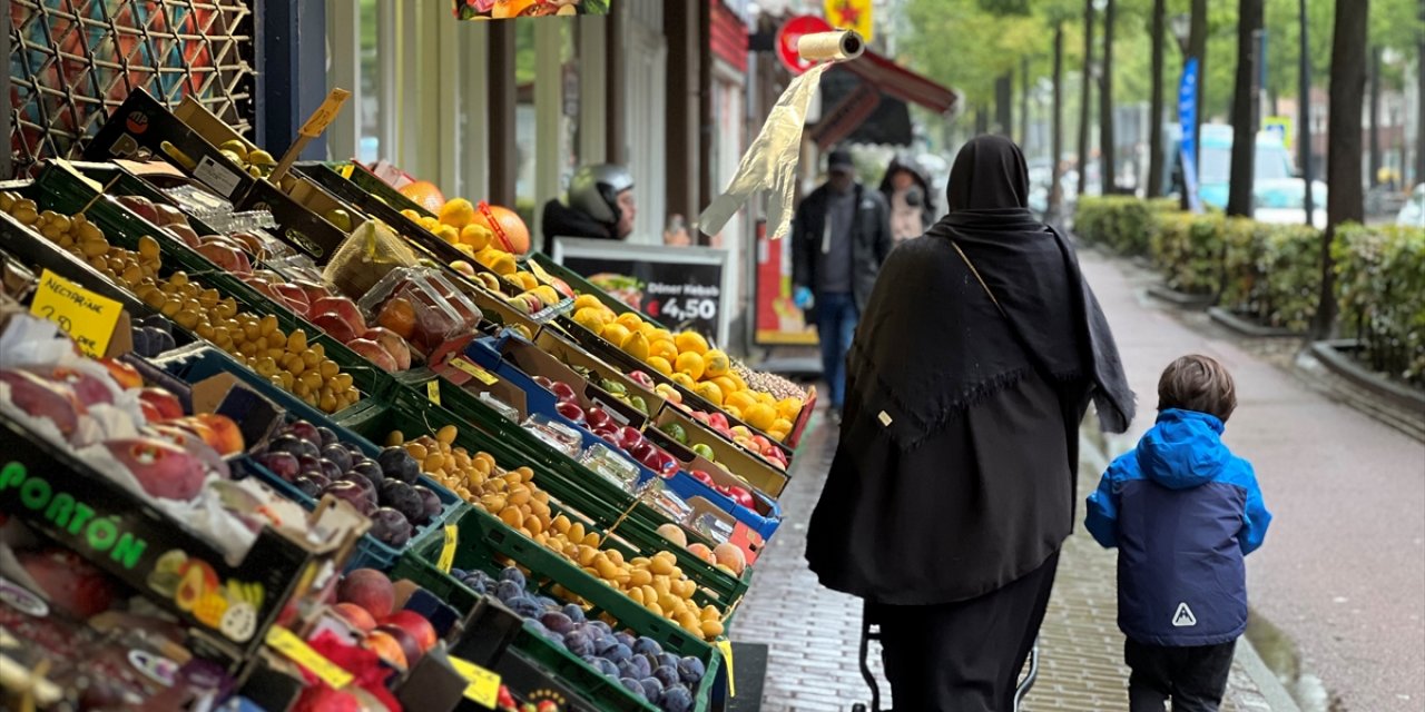 Amsterdam Belediye Meclisi, Hollanda'da burka yasağının kaldırılması için adım attı