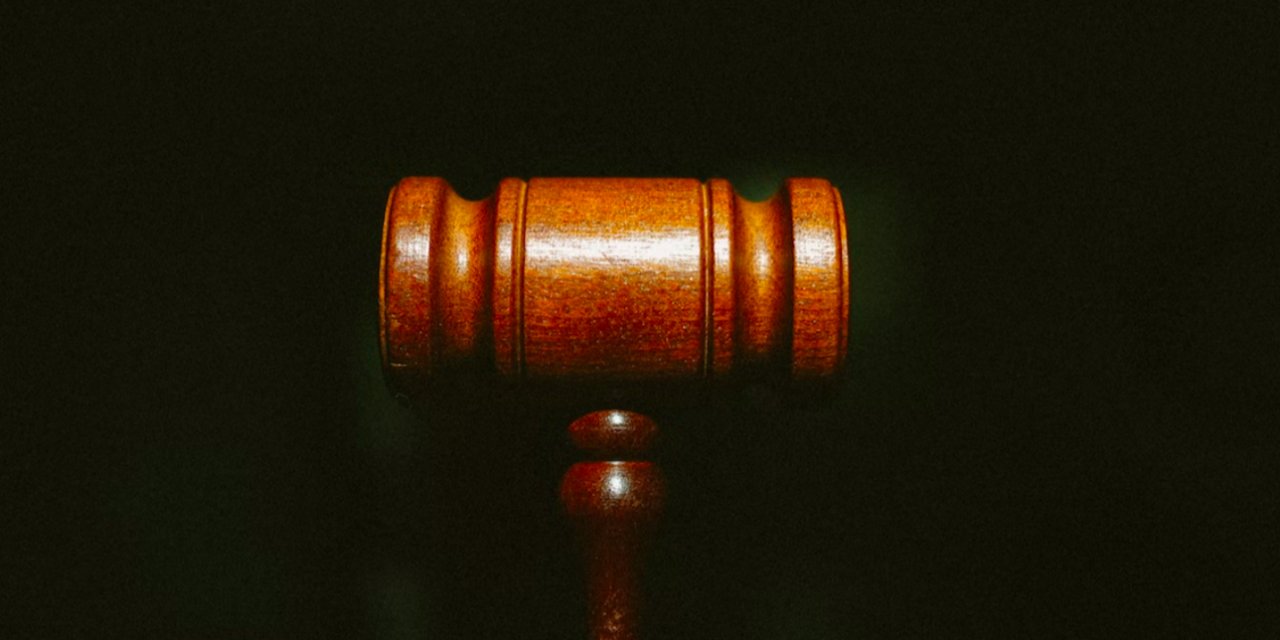 Fransa'da Adalet Bakanı, yasa dışı menfaat sağlamaktan yargılanacak