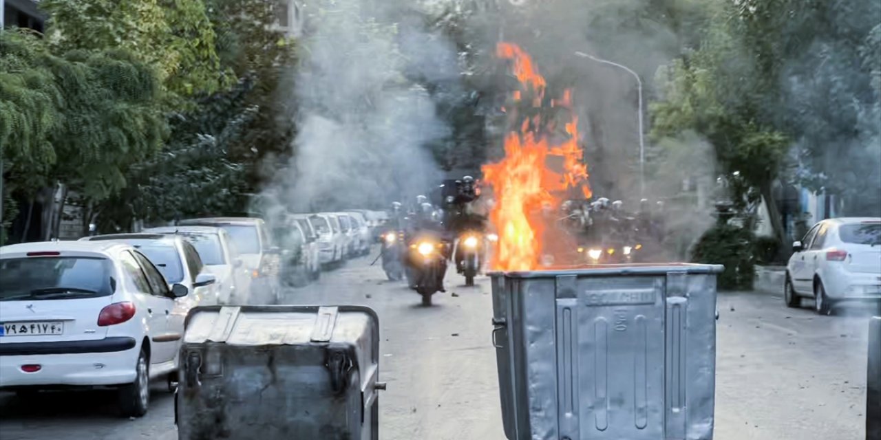 İran'da protesto gösterileri devam ediyor
