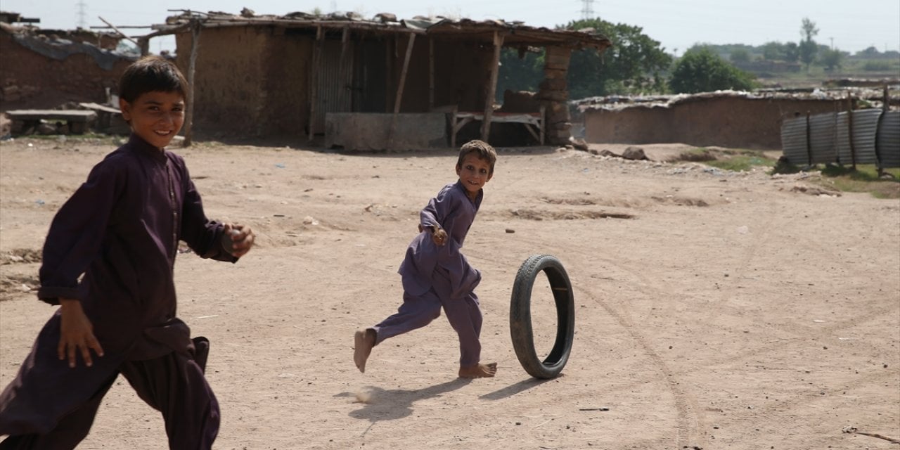 ABD'nin 21 sene önce Afganistan'ı işgali yüz binlerce mülteciyi Pakistan'a sürükledi