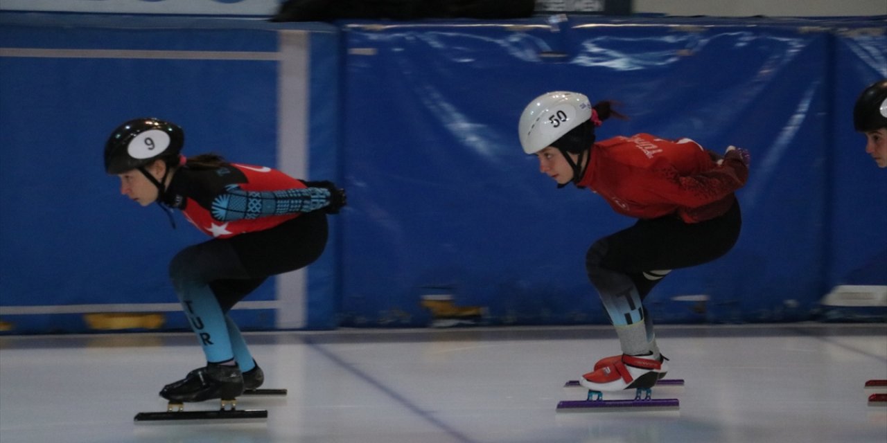 Türkiye rekoru kıran 13 yaşındaki short track sporcusu Derya'nın hedefi Avrupa