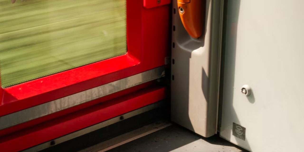 Almanya’nın kuzeyinde tren seferleri durdu!