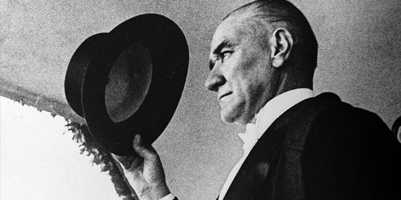Atatürk'ün o fotoğrafı bir anda Türkiye gündemine oturdu!