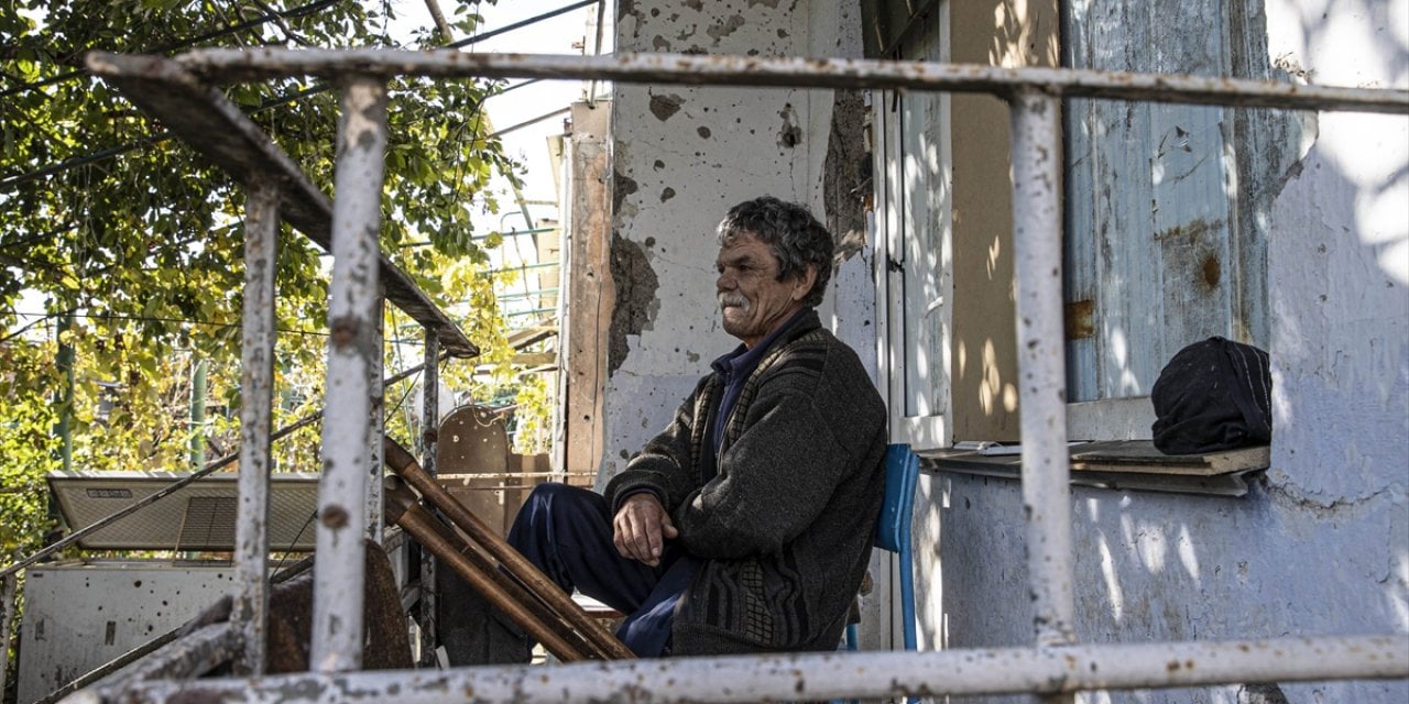 Cephe hattı yakınındaki Şevçenkove köyünde kalan Ukraynalı aile yaşadıklarını anlattı