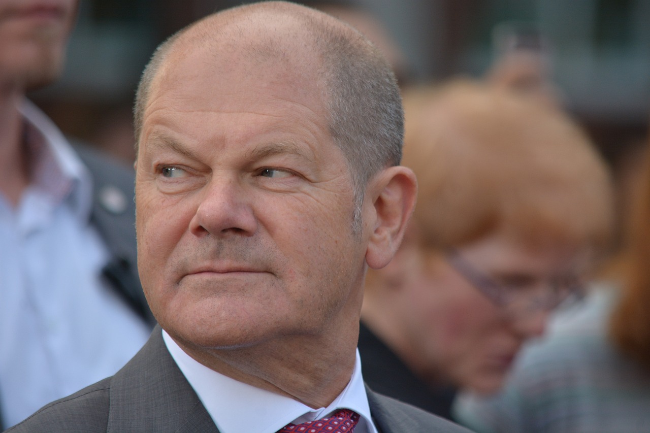 Scholz, Rusya'yı Batı'ya karşı haçlı seferi yapmakla suçladı