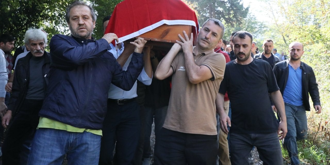 Amasra'da maden ocağındaki patlamada hayatını kaybeden işçilerden Emrah Kaya, son yolculuğuna uğurlandı