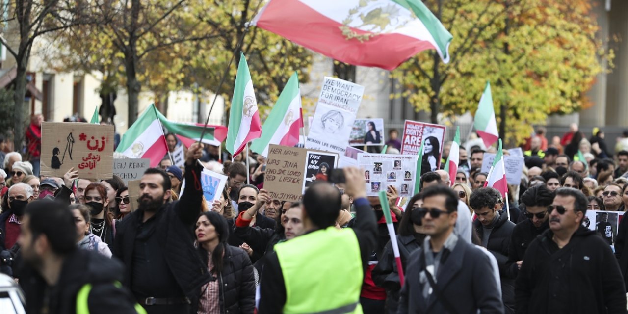 İranlı Mahsa Emini'nin ölümü Almanya'da protesto edildi