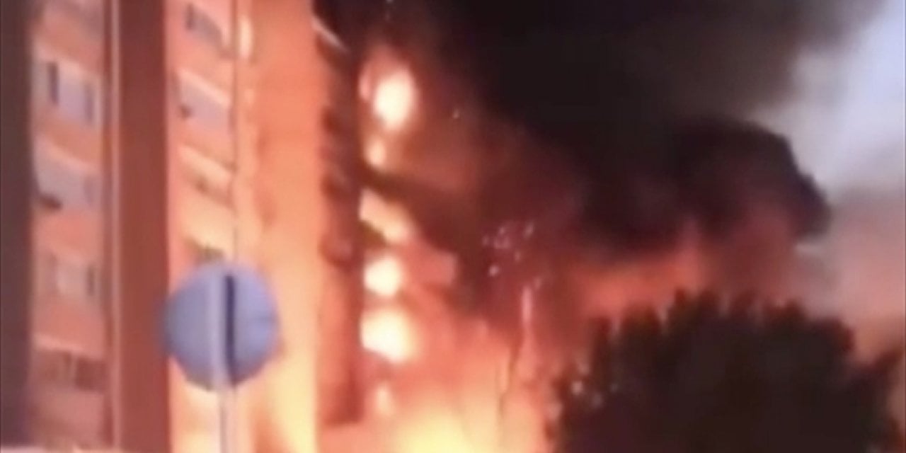 Rusya'da savaş uçağı yerleşim bölgesine düştü