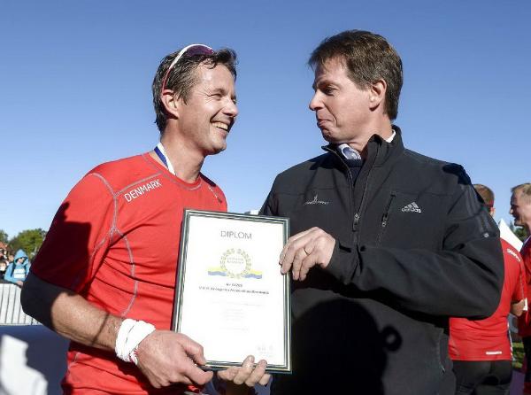 Prens Frederik'e 'erkeklik' diploması