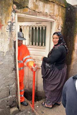 EVDE CESEDİ BULUNAN EMEKLİNİN DAMADI GÖZALTINA ALINDI (2)