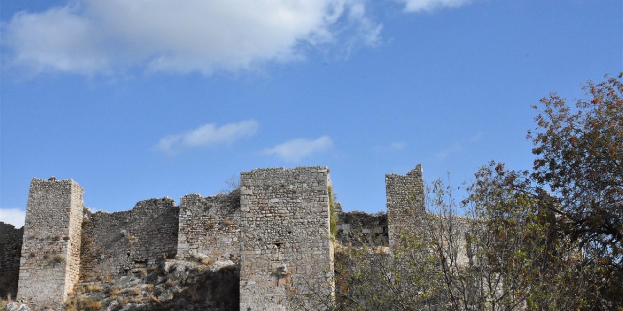 Beçin Antik Kenti iç kalede yürütülen kazıda kentin tarihine ışık tutan bulgulara ulaşıldı