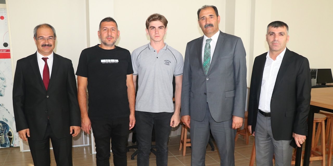 Liseli Batuhan, yapay zeka projesiyle ABD'deki yarışmaya katılacak