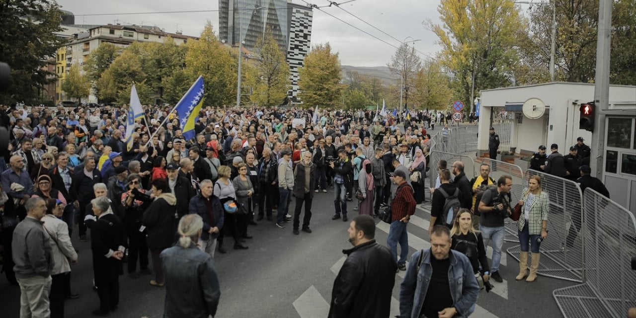 Bosna Hersek'te Yüksek Temsilci aleyhine gösteri düzenlendi
