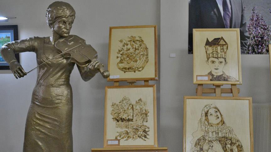 Şizofreni hastaları sergi açtı