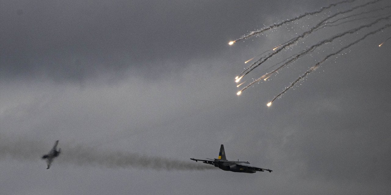 Ukrayna'da Donetsk cephesindeki Ukrayna topçu birliklerinin faaliyetlerini görüntüledi