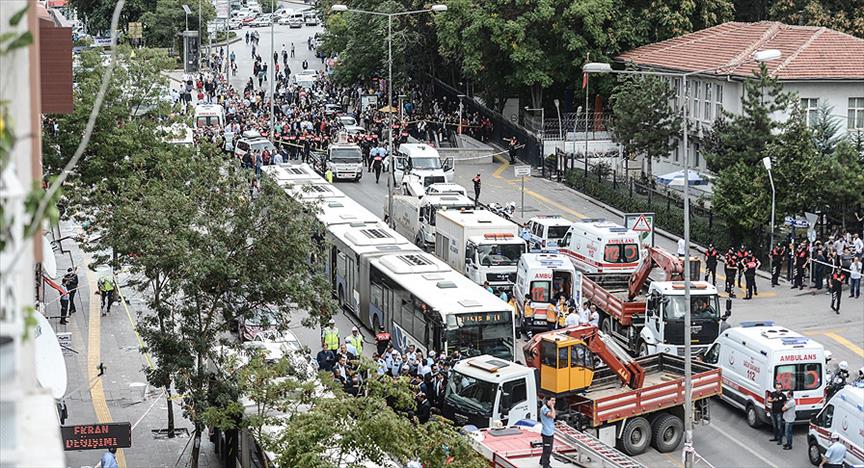Otobüs, duraktakileri ezdi: 12 ölü