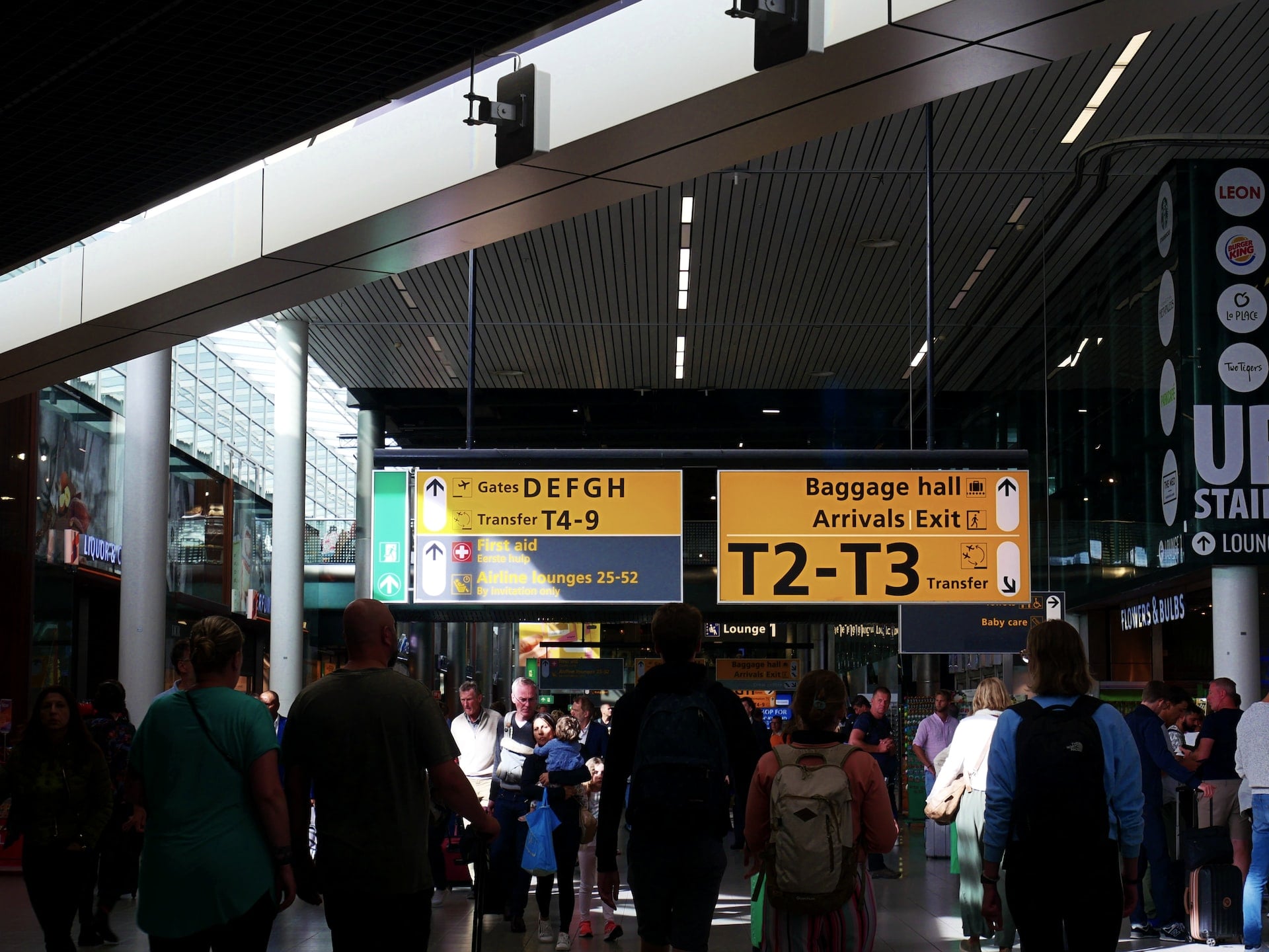 Çevreciler, Schiphol Havalimanı'nı protesto etti