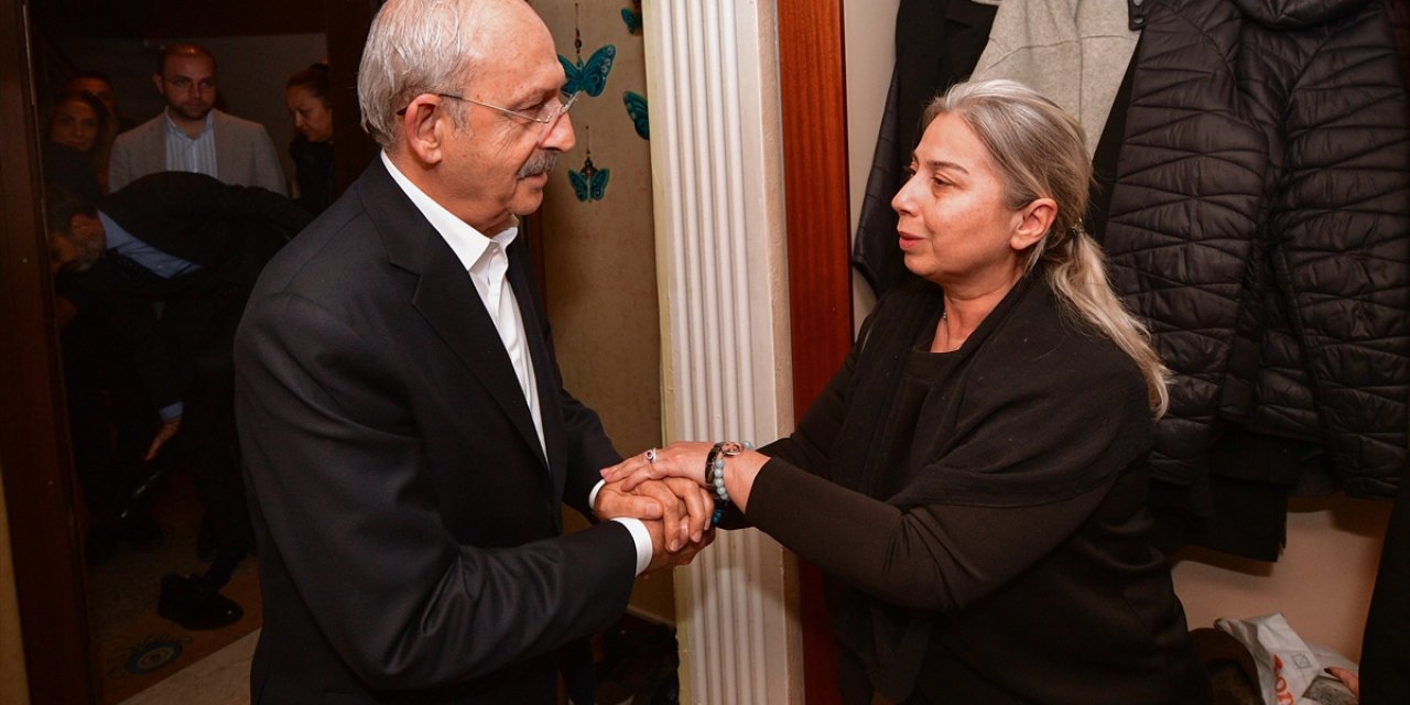 Kılıçdaroğlu, gazeteci Tülay Ünal Öçten'e taziye ziyaretinde bulundu