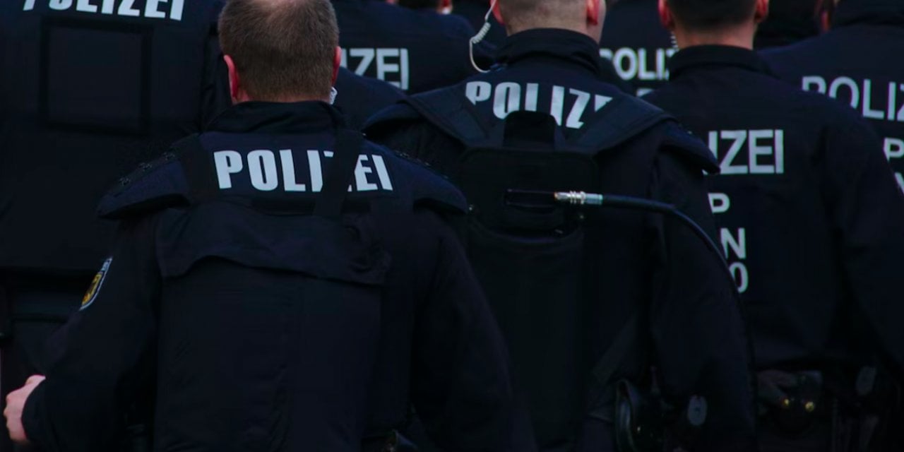 Almanya'da polislerin de olduğu şüpheliler hakkında soruşturma