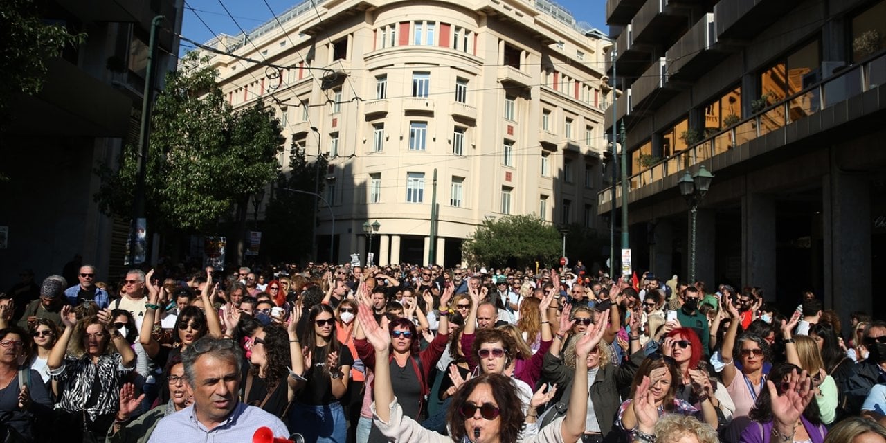 Yunanistan'da işçi ve memurlar 24 saatlik greve gitti