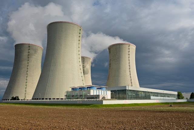 Almanya nükleer santrallerin kapatılmasını erteledi