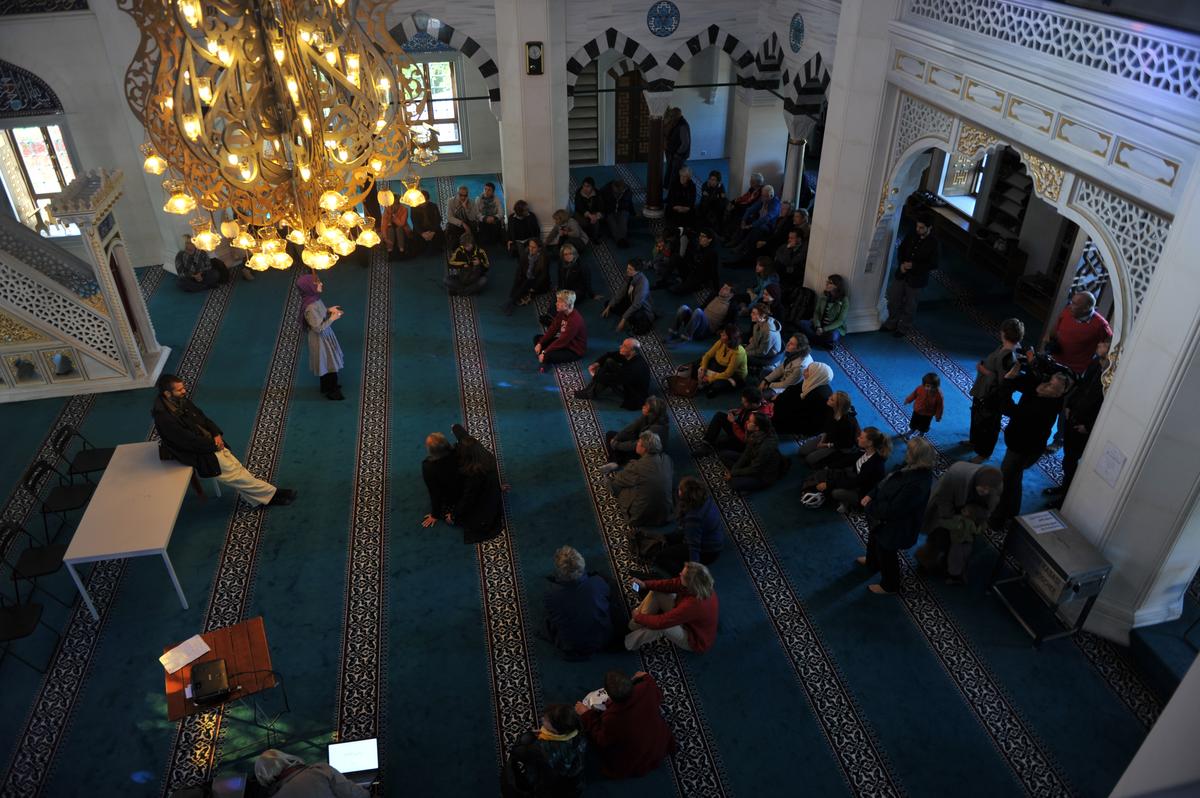 Almanya'da camiler kapılarını ziyaretçilere açtı