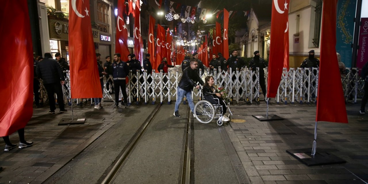 İstiklal Caddesi geçici olarak yaya trafiğine kapatıldı