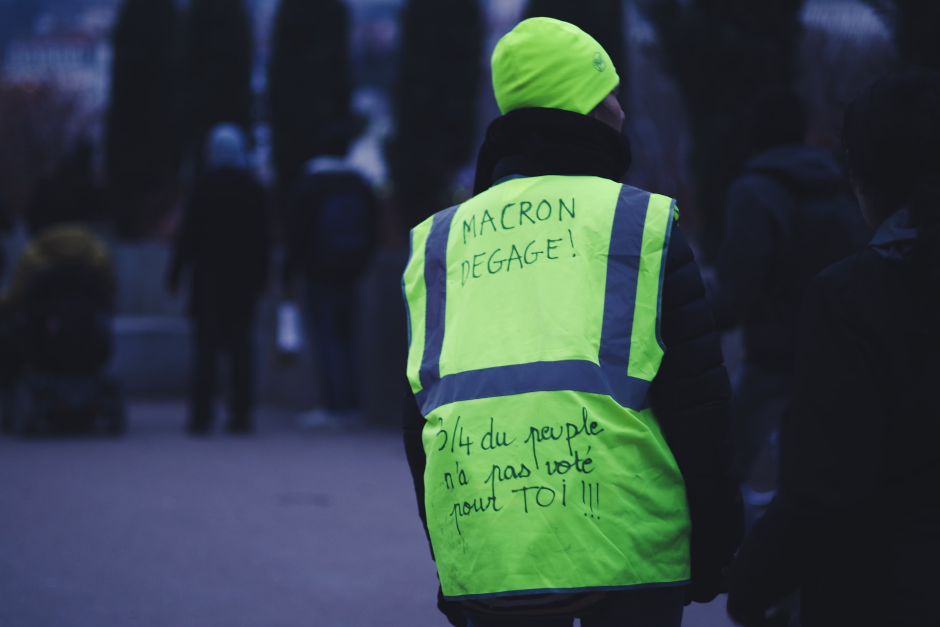 Fransa'da "sarı yelekliler" yine sokaklara döküldü
