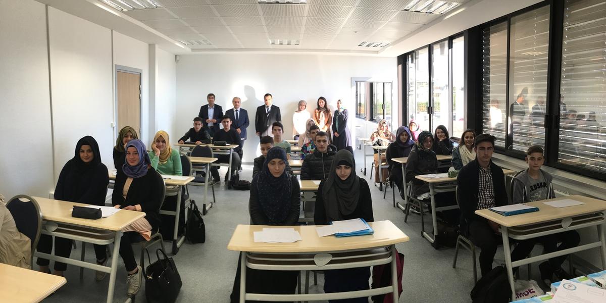 Fransa'nın ilk Türk lisesi açıldı
